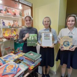 Учащиеся воскресной школы Вознесенки приняли участие в акции "Любимая книга детям Донбаса"