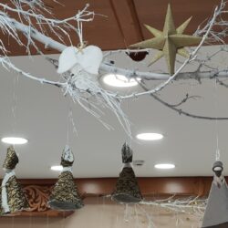 В преддверии Рождества Христова наши прихожане нарядили трапезную Храма Вознесения Господня рождественскими украшениями