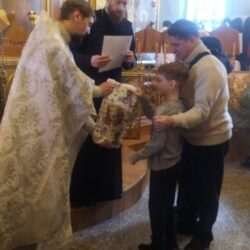Дорогие друзья, сегодня, после праздничной Божественной литургии , отец Иоанн поздравлял наши семьи с праздником Рождества Христова и вручал подарки