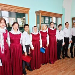 В начале ноября Молодежный ансамбль нашей Воскресной школы в обновленном составе во второй раз съездил в Тобольск для участия в фестивале "Духовная песнь православной Сибири"