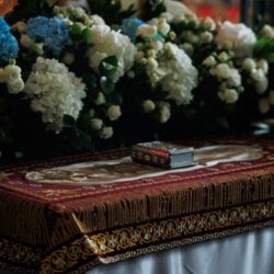 Великая суббота – скорбный и радостный день: Христос ещё лежит во гробе, но уже всё наполнено предпасхальной радостью